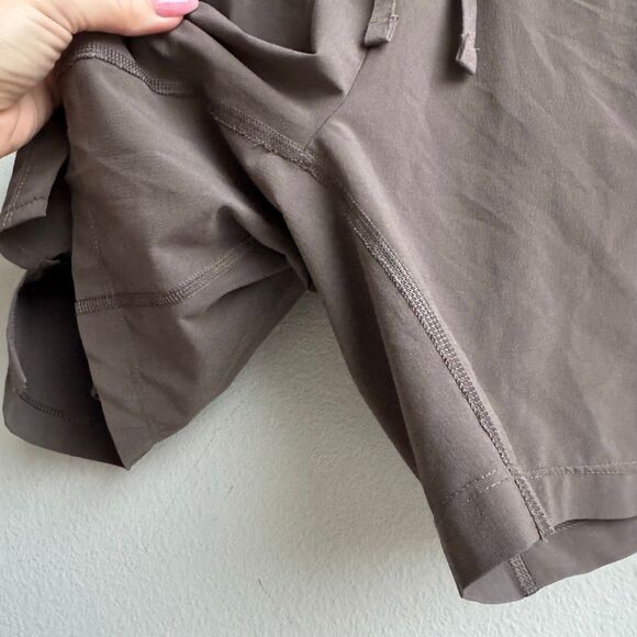 Nike Yoga 2-in-1 Training 6” Shorts Chocolate Brown DC5320-004 Men's Size Small - Picture 3 of 8